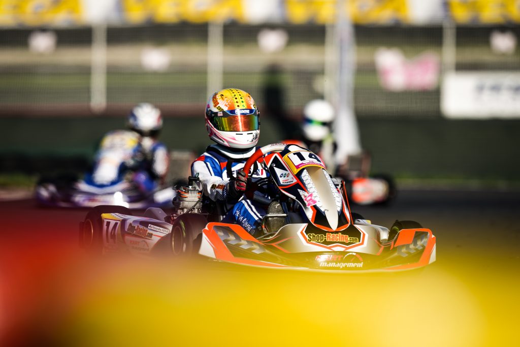 Alexandra Herve en kart sur piste à Laval pour le championnat de france